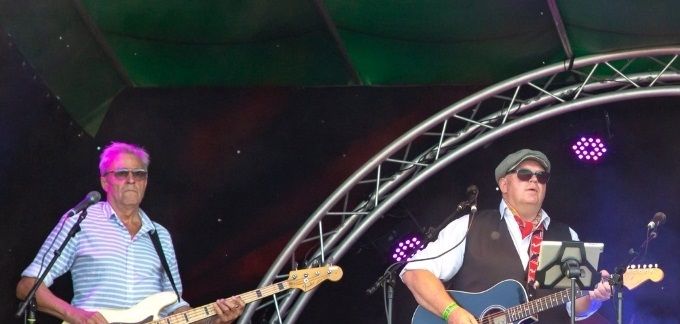 Dres Amigos. Blaa Aften 2018 på Knive Strand. Foto: David Been.